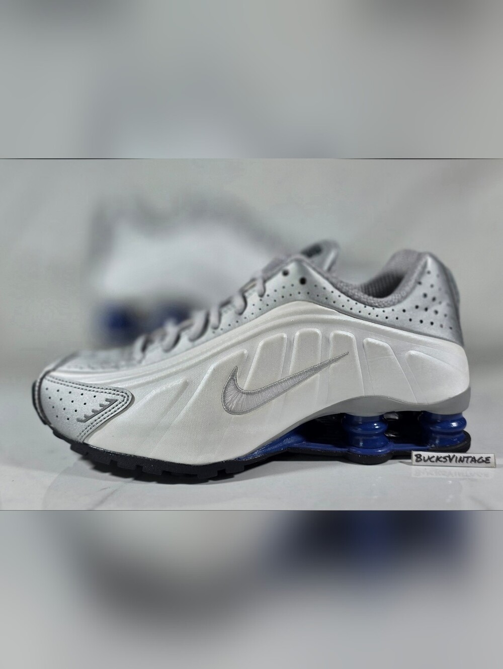 Nike Shox R4 Metallic Silver Deep Royal Blue Mens Size 6 HQ1988-102 Womens 7.5
